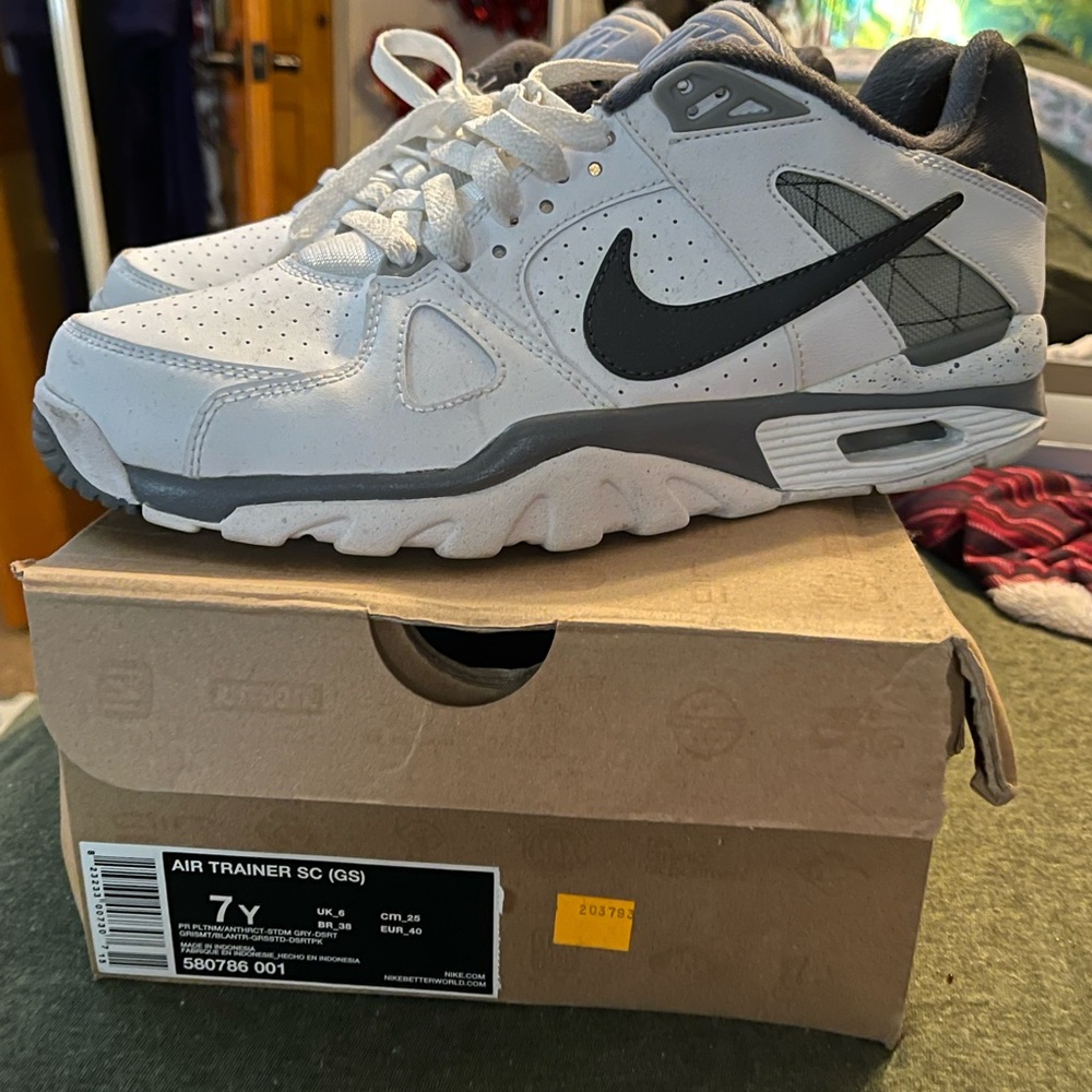Nike 7 Youth sneakers